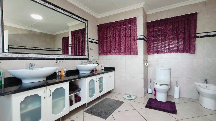 7 Bedroom Property for Sale in Bayview Western Cape